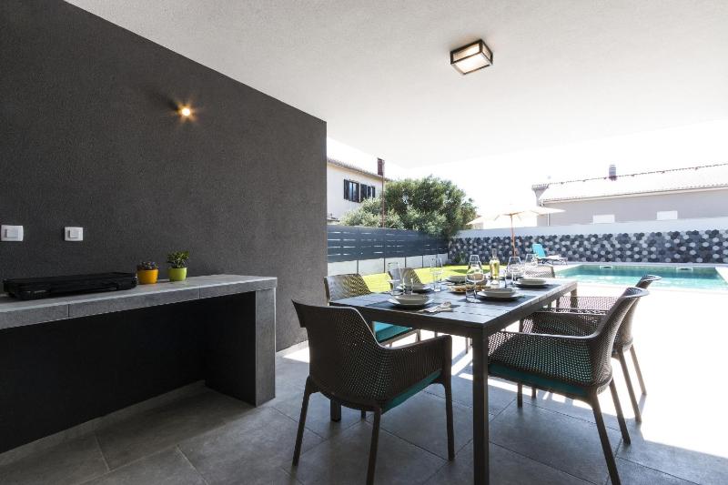 Villa Moderna near Pula for 8 people with 32 m2 private pool - image 30