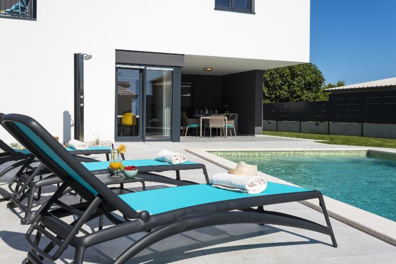 Villa Moderna near Pula for 8 people with 32 m2 private pool - image 17