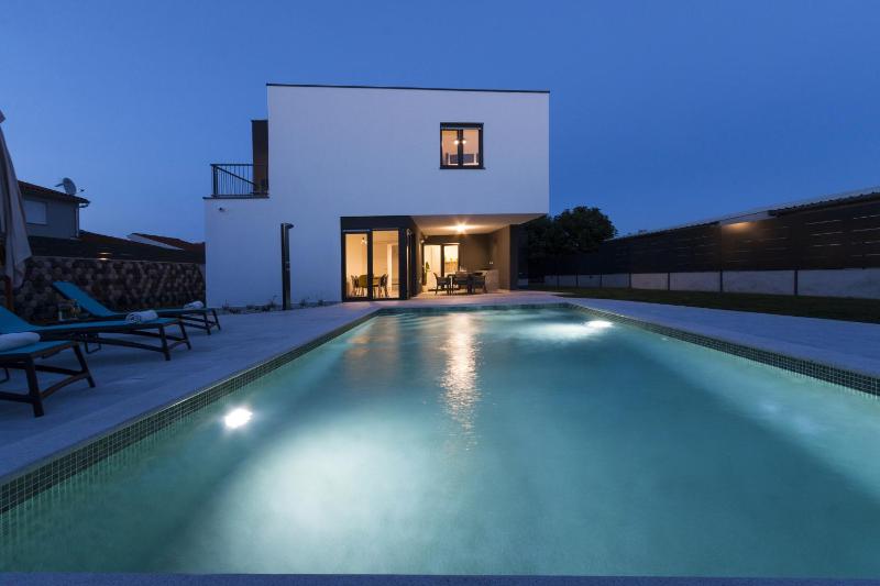 Villa Moderna near Pula for 8 people with 32 m2 private pool - image 23