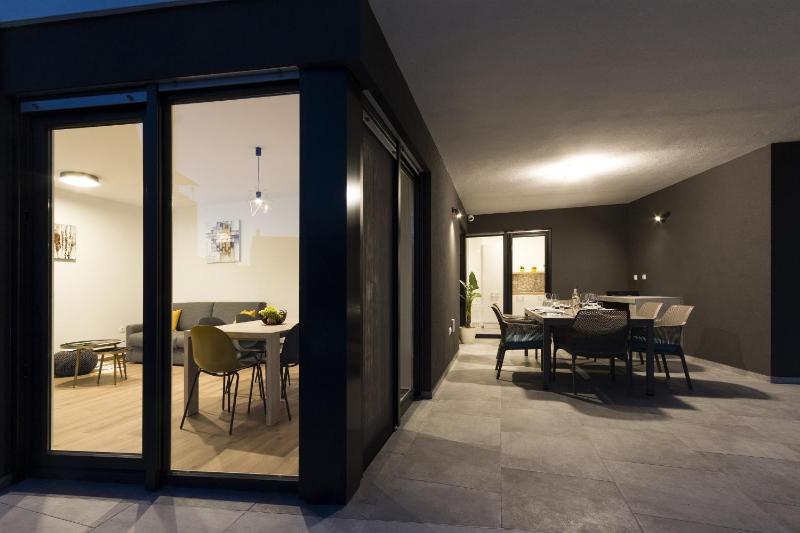Villa Moderna near Pula for 8 people with 32 m2 private pool - image 10