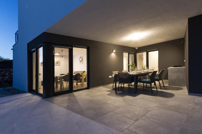 Villa Moderna near Pula for 8 people with 32 m2 private pool - image 7