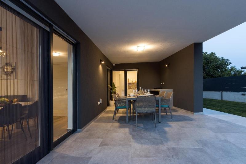 Villa Moderna near Pula for 8 people with 32 m2 private pool - image 20