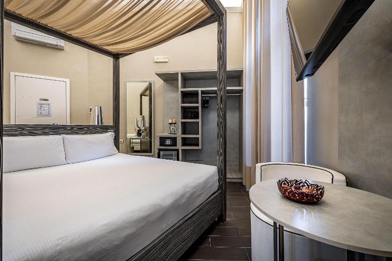 Triple Room with Private Bathroom image 4