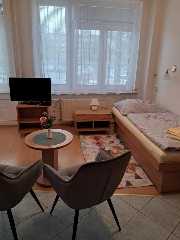 Twin Room with Private Bathroom image 1