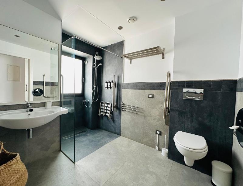 Family Suite with Terrace image 4