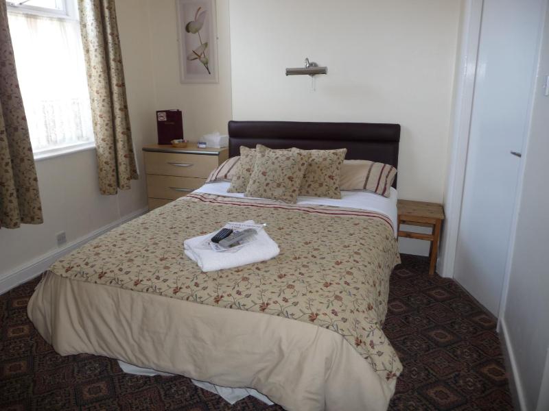Double Room image 3