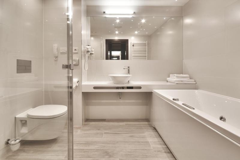 Deluxe Double or Twin Room image 2