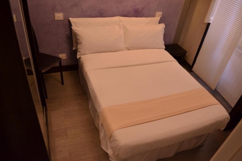 Small Double Room With Small Double Bed image 3