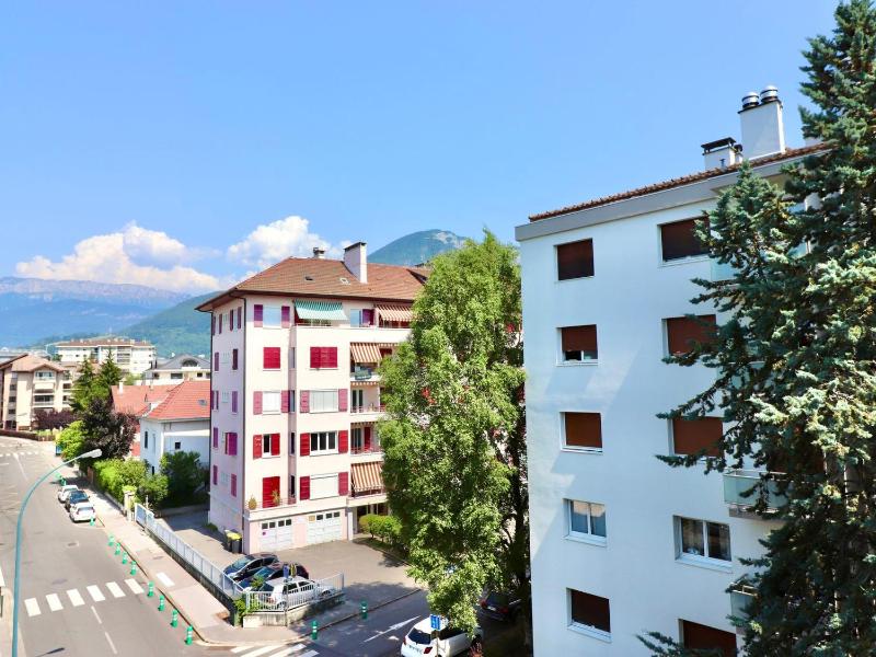 Annecy : Spacieux F2 à 50m du lac avec balcon et parking - FR-1-432-23 - image 7
