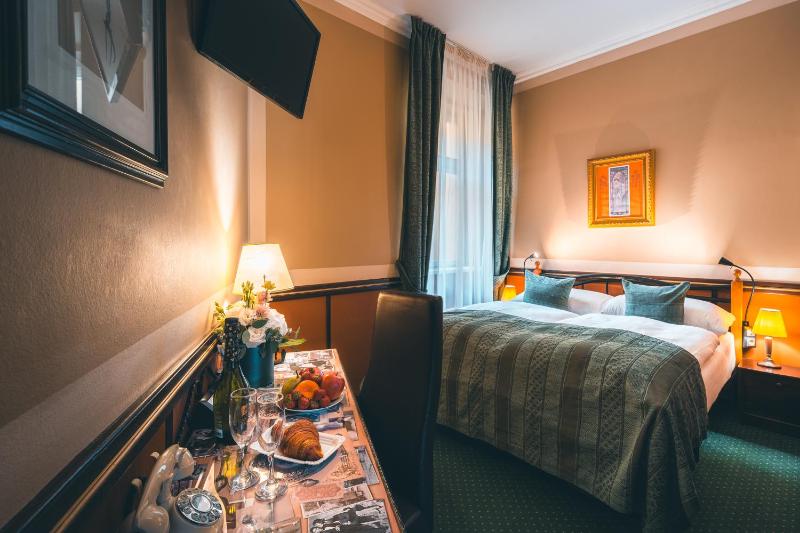 Classic Double or Twin Room image 2