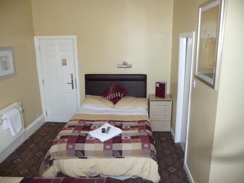 Double Room image 4