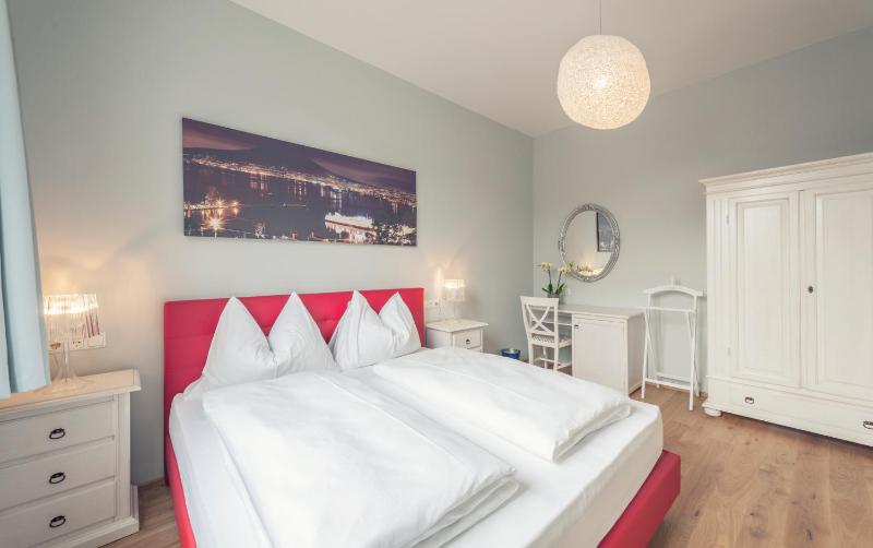 Double Room image 4