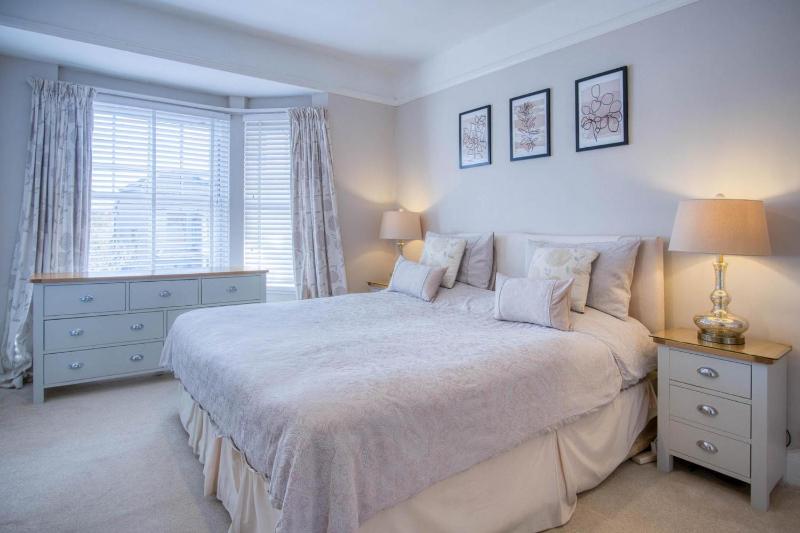 Little Glen - 3 Bedroom Holiday Home - Tenby - image 47