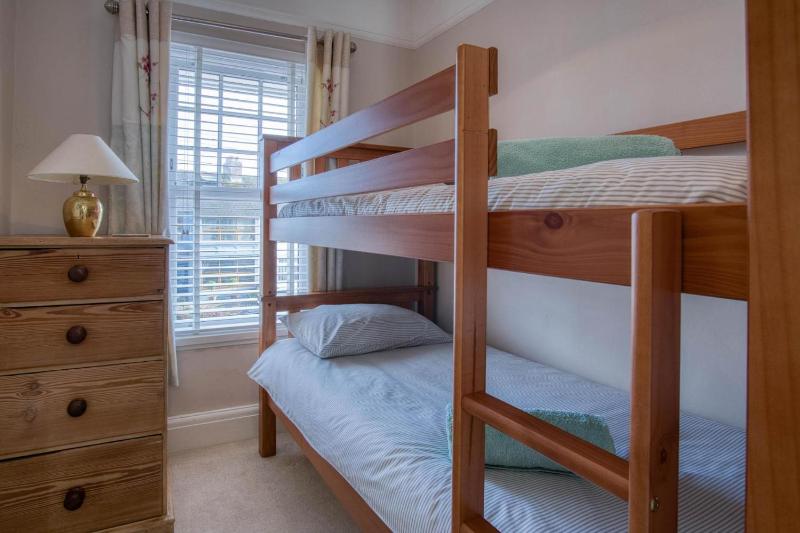 Little Glen - 3 Bedroom Holiday Home - Tenby - image 23