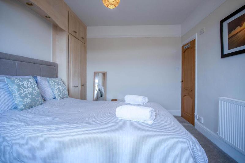 Little Glen - 3 Bedroom Holiday Home - Tenby - image 20