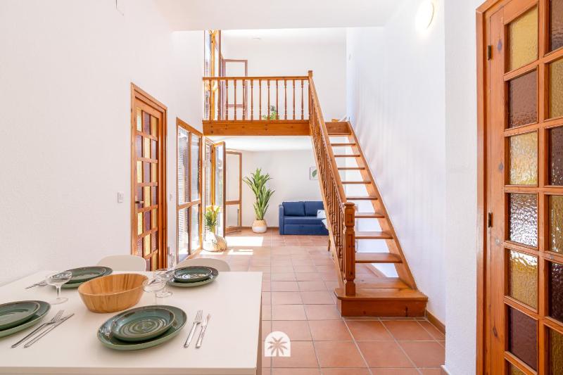 Mediterranean Way - Apartamento privado en villa compartida con piscina - image 25
