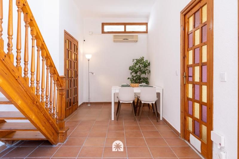 Mediterranean Way - Apartamento privado en villa compartida con piscina - image 29