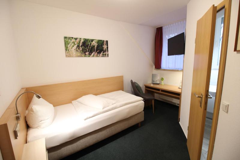 Single Room image 3
