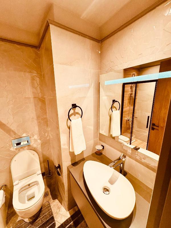 Elite Luxury Suites at Diamond in City - image 10