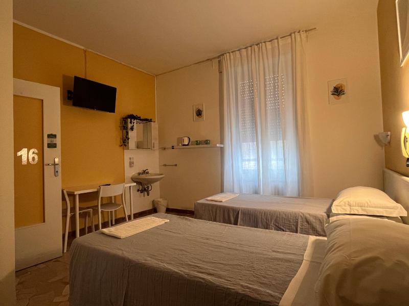 Twin Room with Shared Bathroom image 3