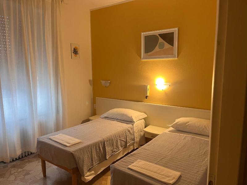 Twin Room with Shared Bathroom image 2