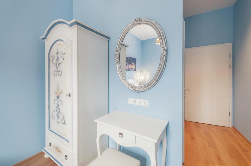 Single Room image 4