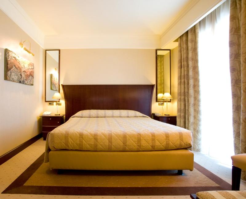 Deluxe Suite image 4