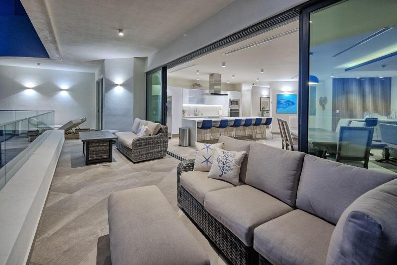 LUXURY NEW OCEANFRONT CONDO 5BR Sleeps 12 - image 25