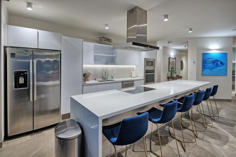 LUXURY NEW OCEANFRONT CONDO 5BR Sleeps 12 - image 23