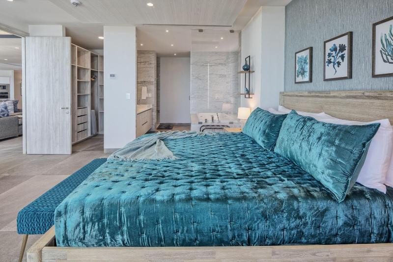 LUXURY NEW OCEANFRONT CONDO 5BR Sleeps 12 - image 16