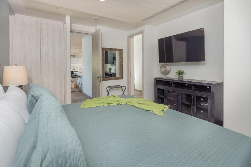 LUXURY NEW OCEANFRONT CONDO 5BR Sleeps 12 - image 48