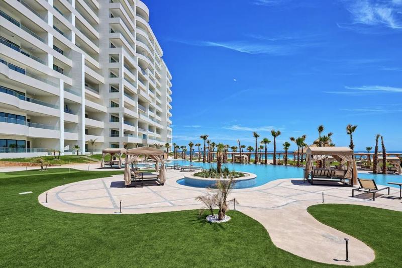 LUXURY NEW OCEANFRONT CONDO 5BR Sleeps 12 - image 50