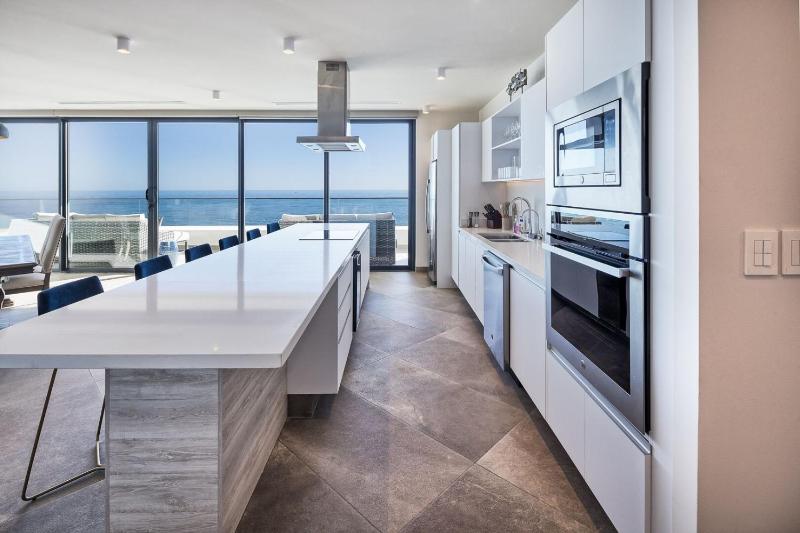 LUXURY NEW OCEANFRONT CONDO 5BR Sleeps 12 - image 5