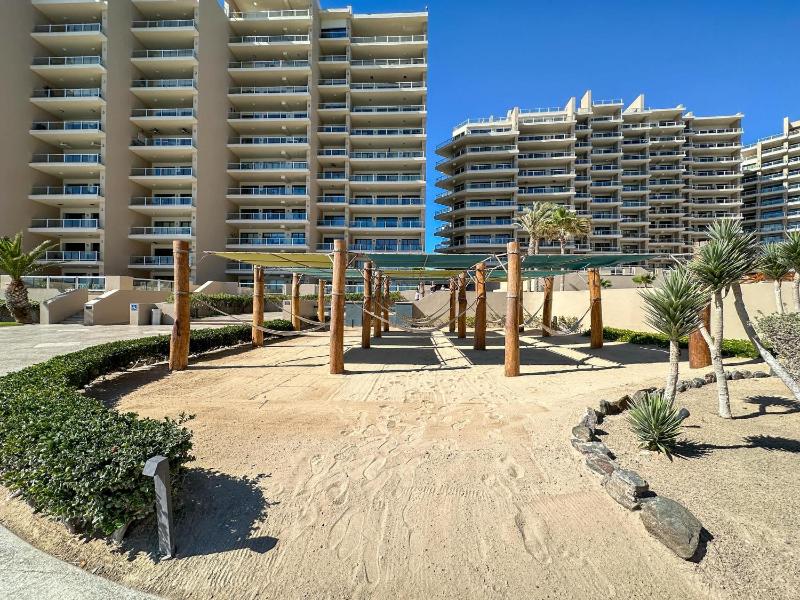 LUXURY NEW OCEANFRONT CONDO 5BR Sleeps 12 - image 42