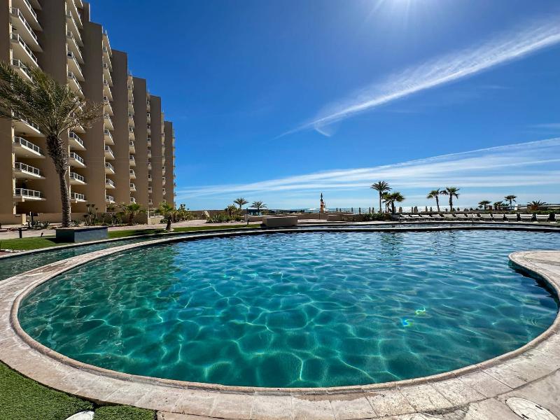 LUXURY NEW OCEANFRONT CONDO 5BR Sleeps 12 - image 26