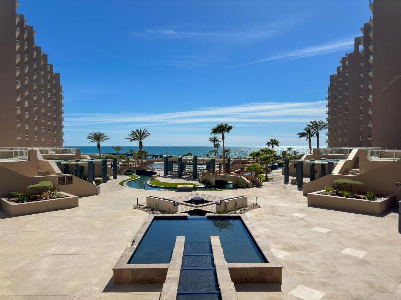 LUXURY NEW OCEANFRONT CONDO 5BR Sleeps 12 - image 44