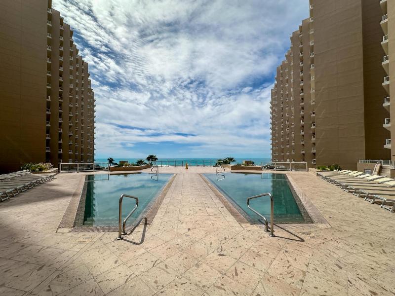LUXURY NEW OCEANFRONT CONDO 5BR Sleeps 12 - image 40