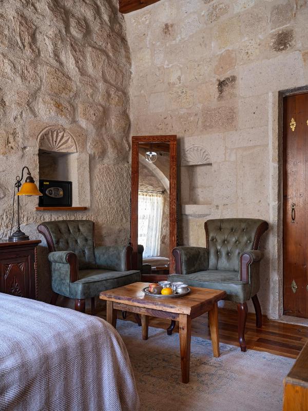 Standard Double Room image 3
