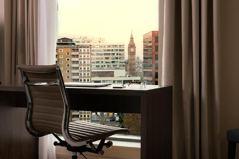 Premium Room City View, 1 King Bed image 4