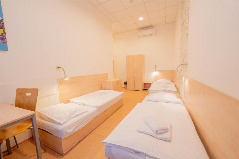 Triple Room with Shared Bathroom image 3