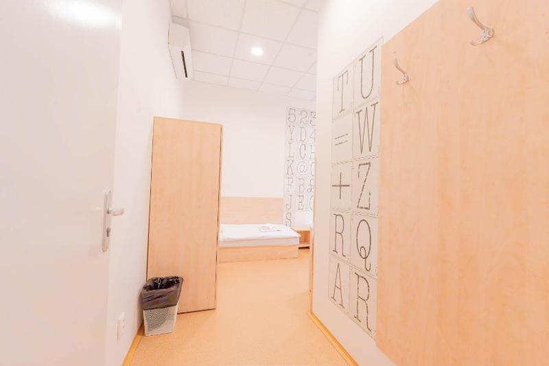 Triple Room with Shared Bathroom image 4