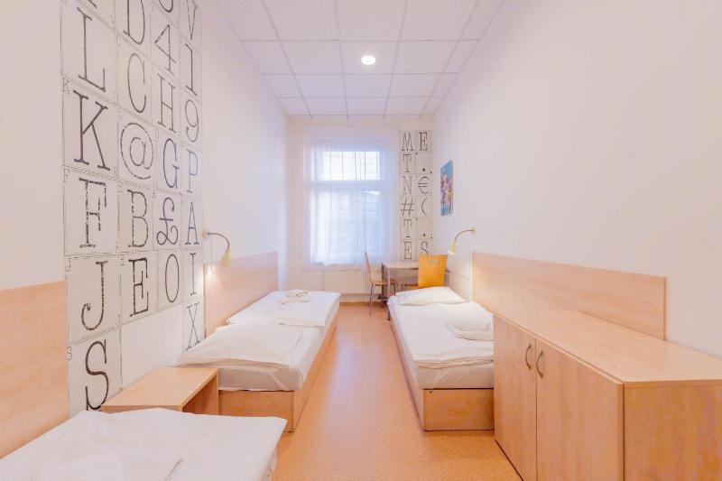 Triple Room with Shared Bathroom image 1