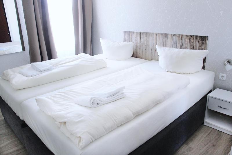 Double Room image 3