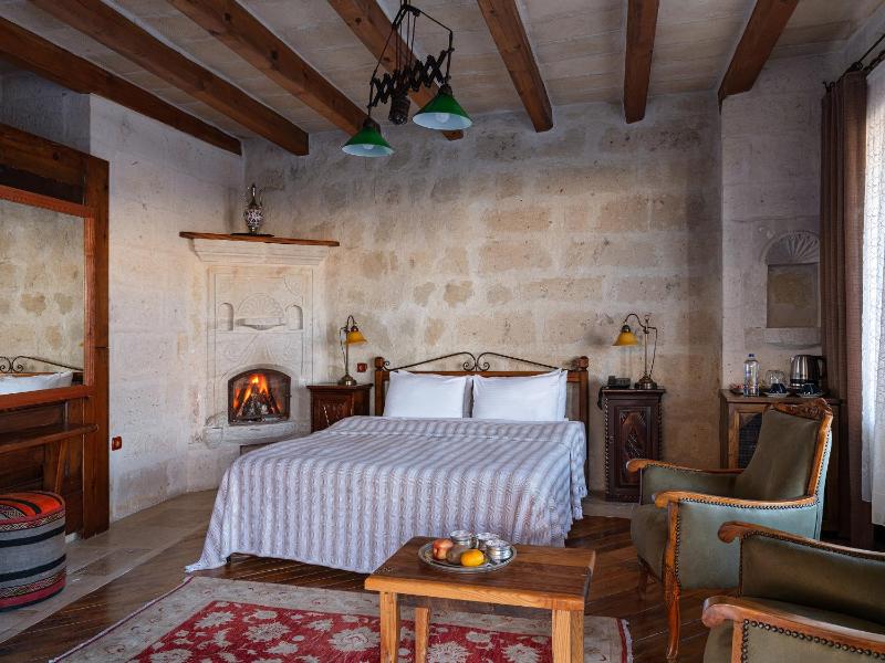 Deluxe Room image 3