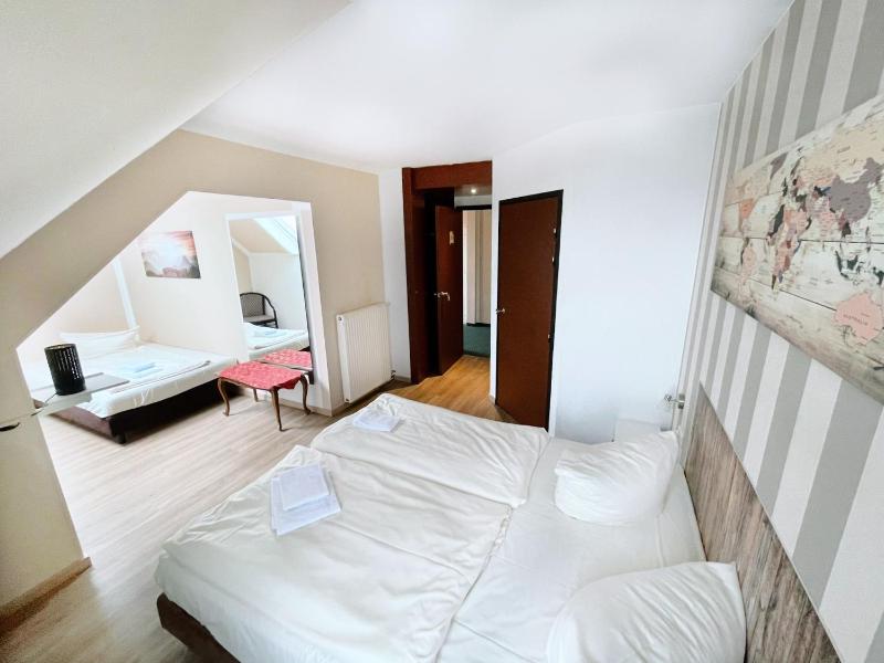Quadruple Room image 4
