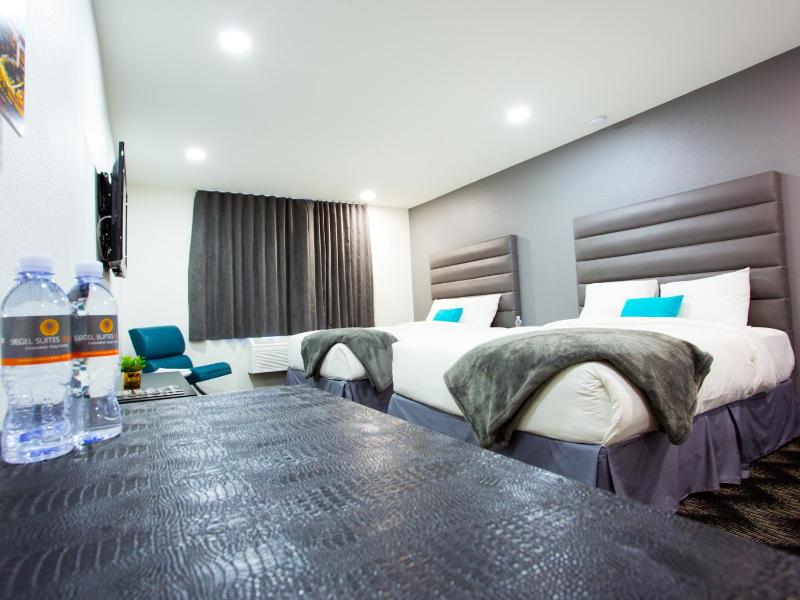 Standard Queen Room with Two Queen Beds image 2
