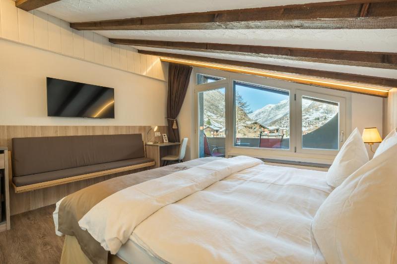 Standard Double Room image 4