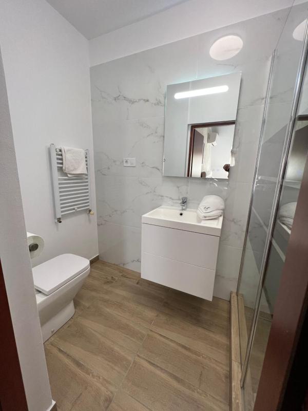 Double Room with Balcony image 3