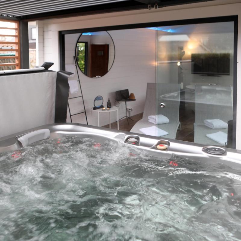 King Room with Spa Bath image 4
