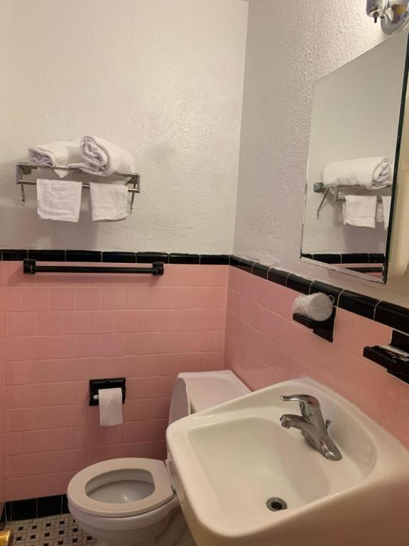 Quadruple Room image 3